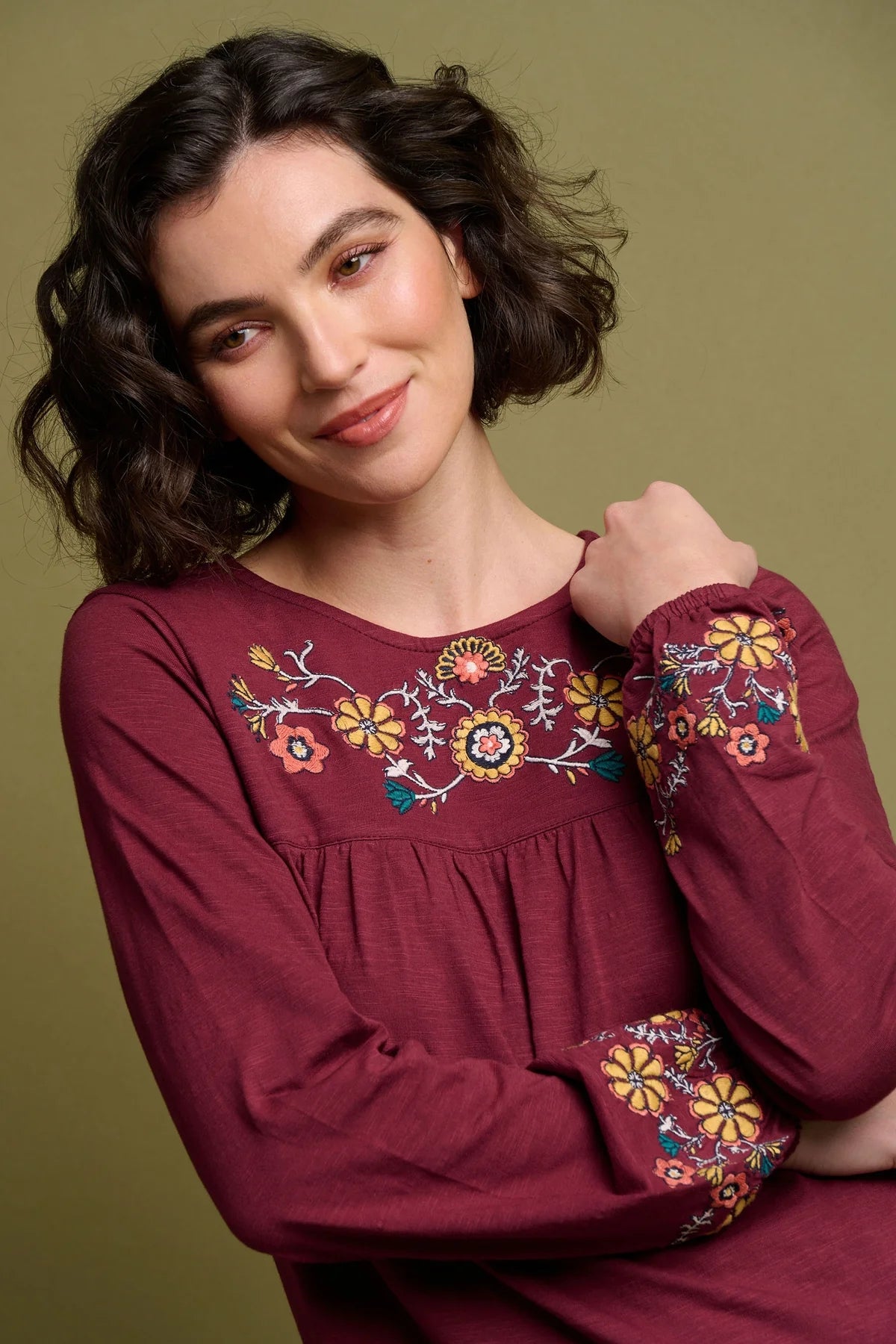 Brakeburn Womens Folk Floral Embroidered Tee - Burgundy