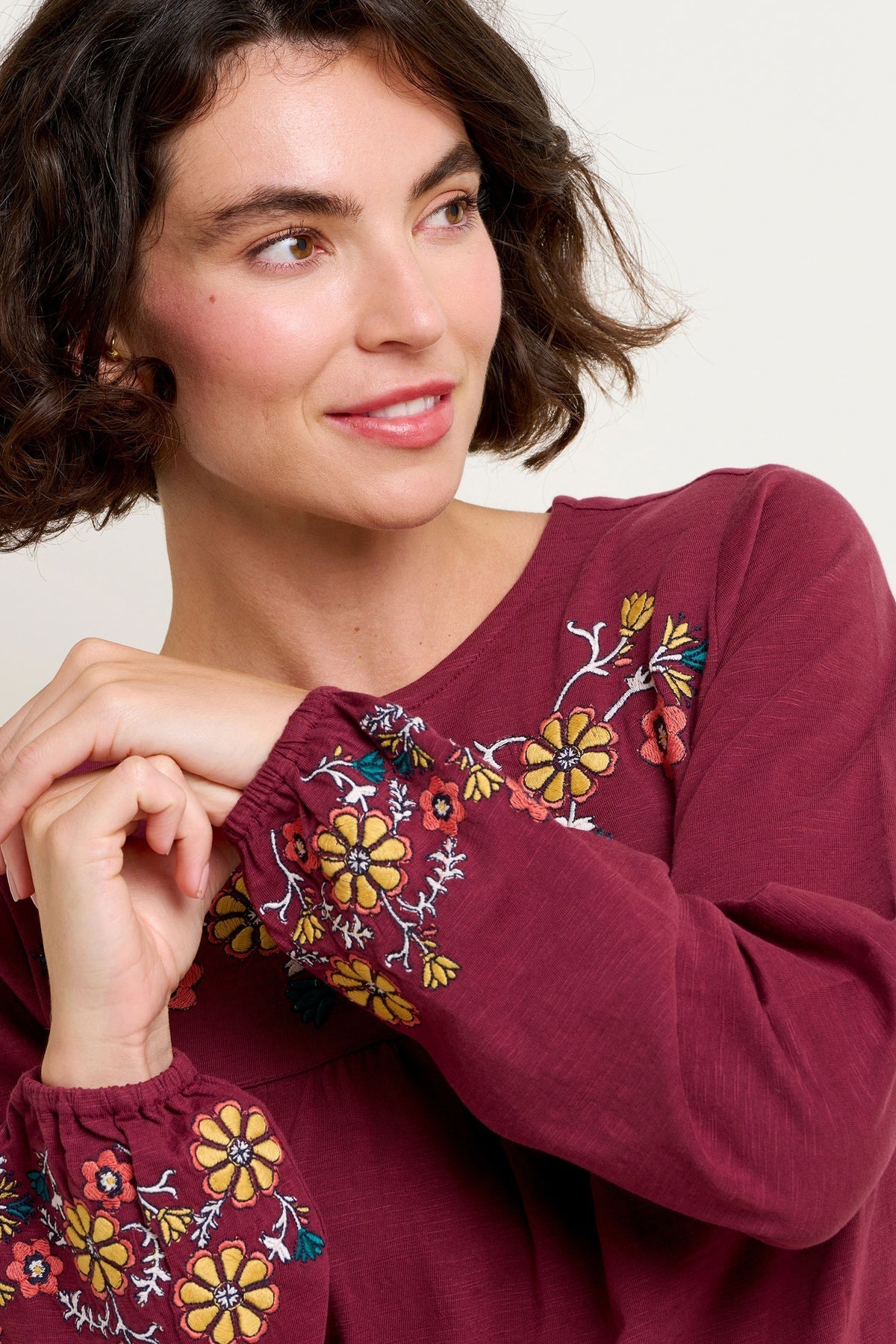 Brakeburn Womens Folk Floral Embroidered Tee - Burgundy