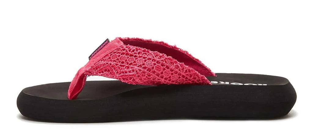 Women's Rocket Dog Spotlight crochet flip flops in Black with a Pink coloured crochet strap.