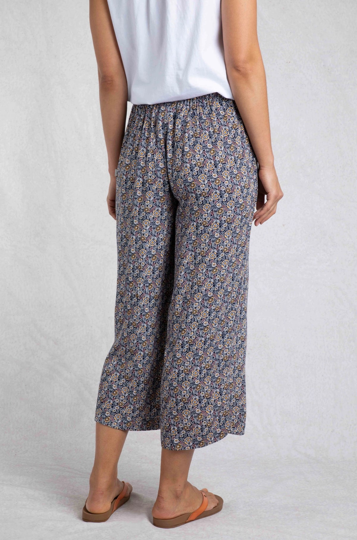 Weird Fish Womens Sarita Viscose Wide Leg Cropped Trouser - Navy