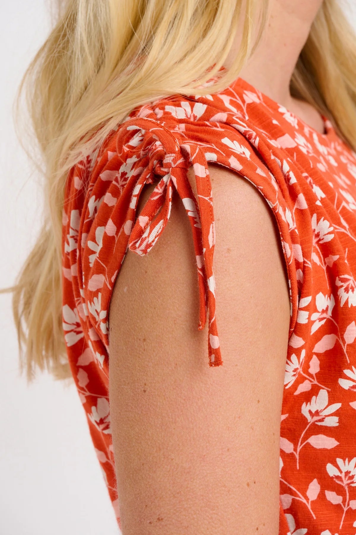 Brakeburn Womens Floating Floral Top - Coral