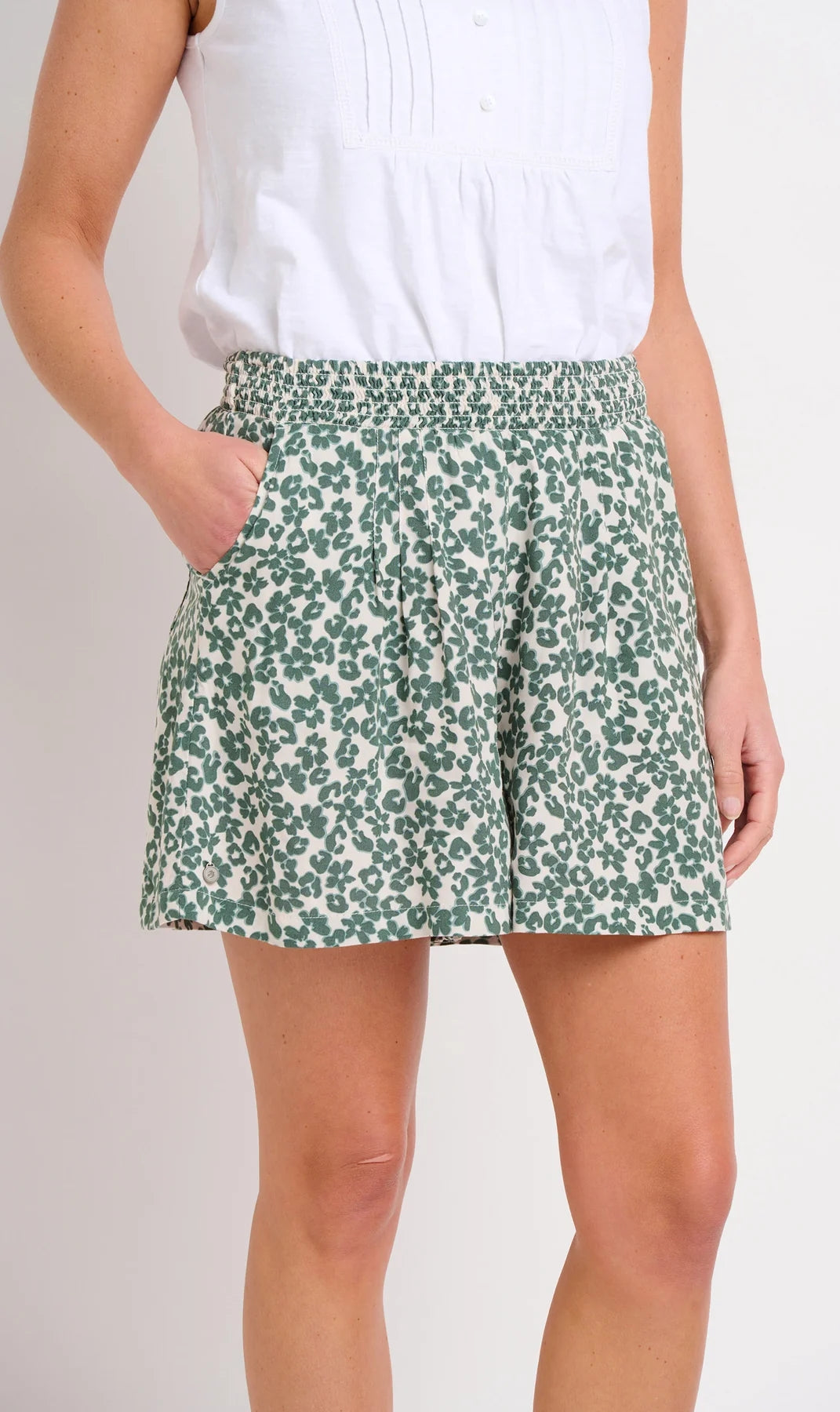 Brakeburn Womens Leopard Floral Print Shorts