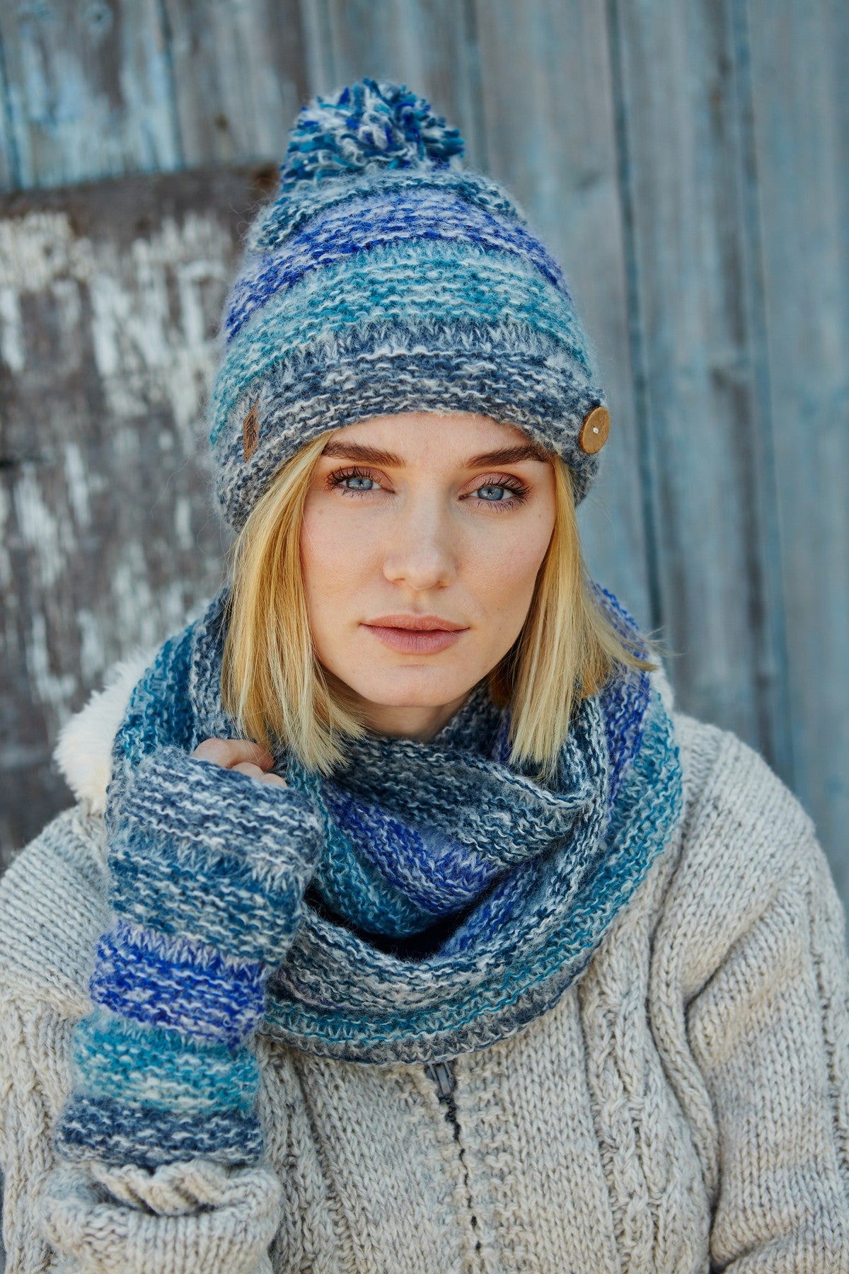 Pachamama Adults Sierra Nevada Fluffy Lined Knitted Bobble Beanie - Blue