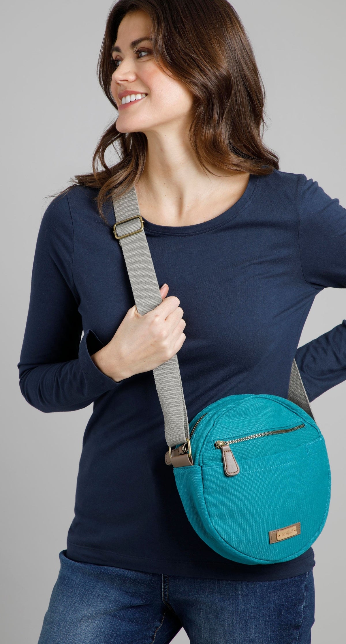 Round store fanny pack