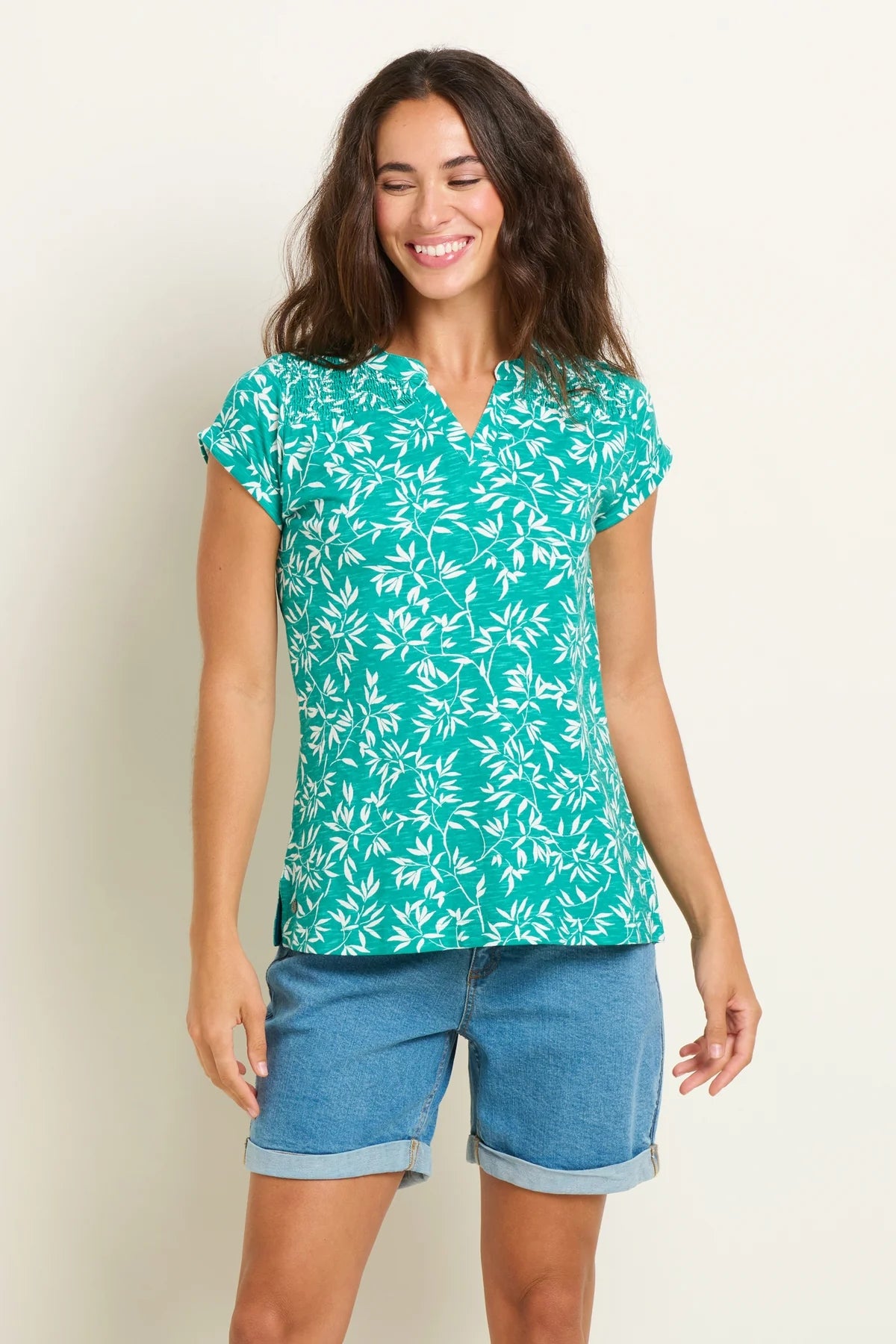 Brakeburn women's short sleeve notch neck bamboo leaf print t-shirt in green.