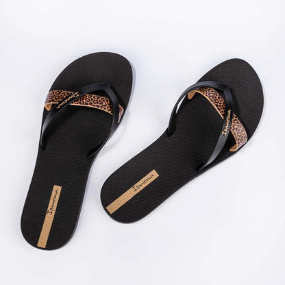 Top view of a pair of women's Ipanema Kirei flip flops, a three strap toepost design in black with a contrasting leopard print strap.