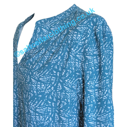 Close up of the mandarin neckline of a Mudd & Water womens Bailey blouse in teal blue with abstract white pattern