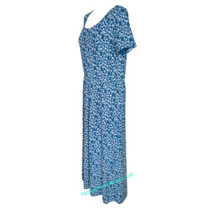 Side view of a womens scoop neck Mudd & Water short sleeve Iris Dress in Teal blue with a white floral print on a white background
