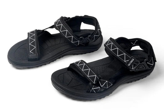 Saltrock Men's Tracker adjustable strap sandals in Black.