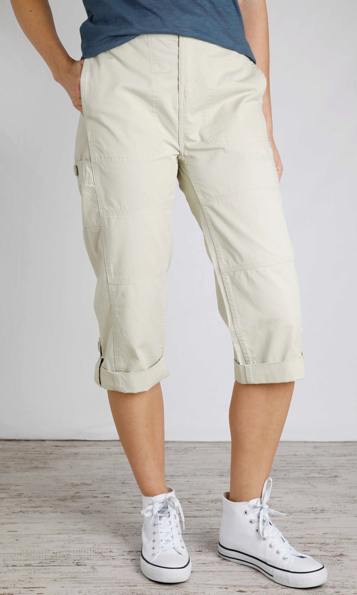 Weird Fish women's Salena 3/4 length crop trousers in Oyster.
