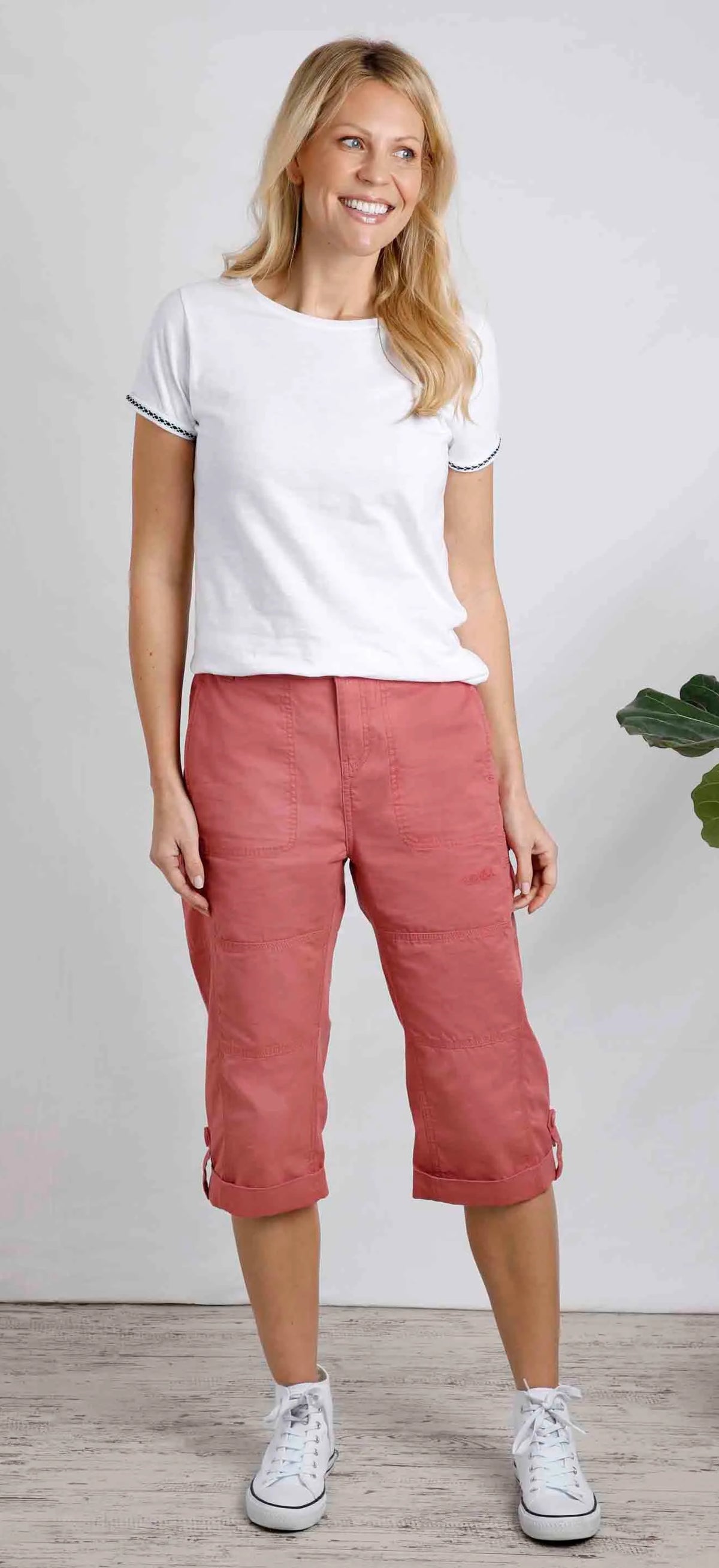 Weird Fish women's Salena 3/4 length cropped trousers with pockets in Rosewood Pink.