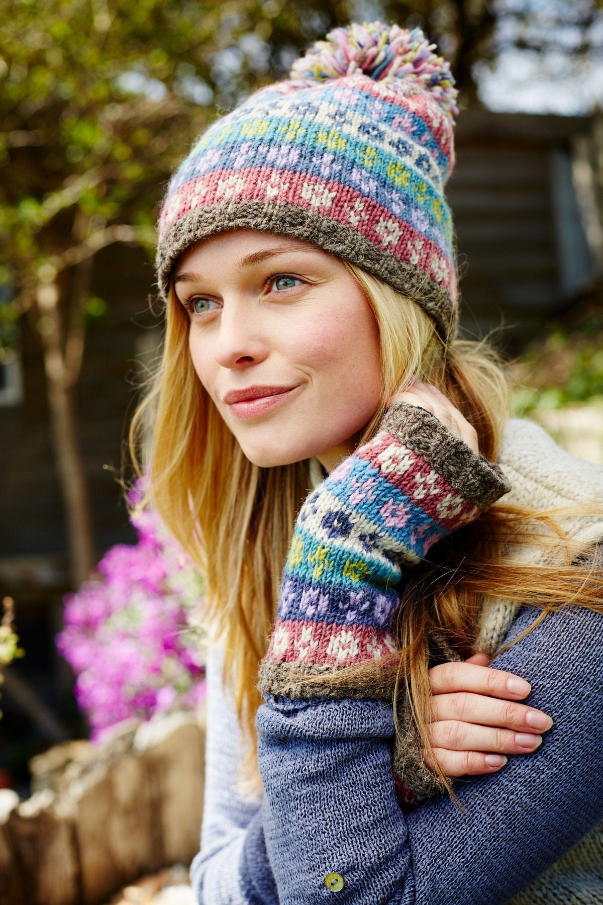 Pachamama Adults Bloomsbury Knitted Bobble Beanie Mulitcolour Stripe