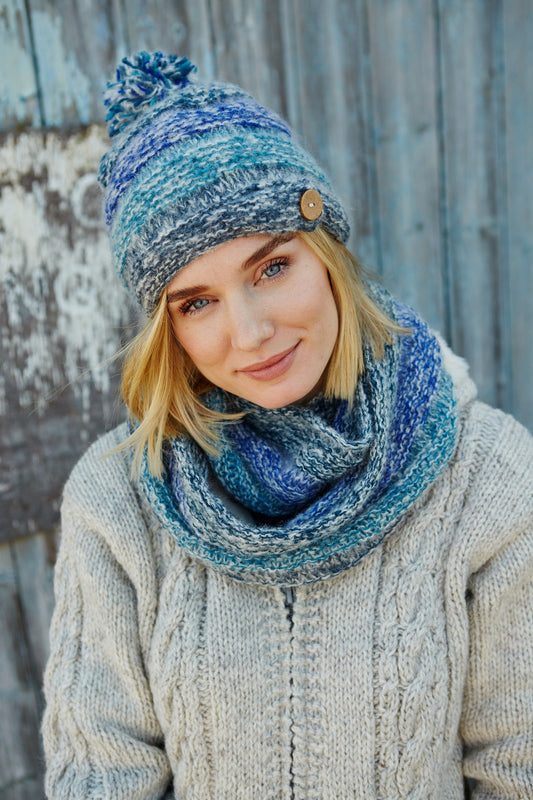 Pachamama Adults Sierra Nevada Fluffy Lined Knitted Bobble Beanie - Blue
