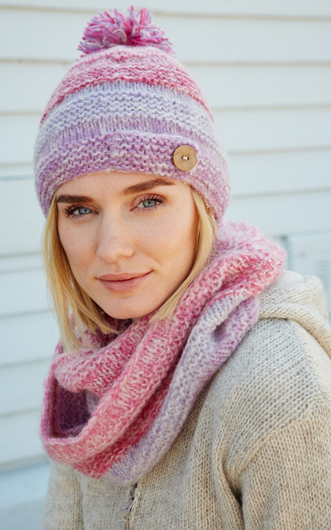 Pachamama Adults 'Sierra Nevada' Fluffy Lined Knitted Bobble Beanie - Pink